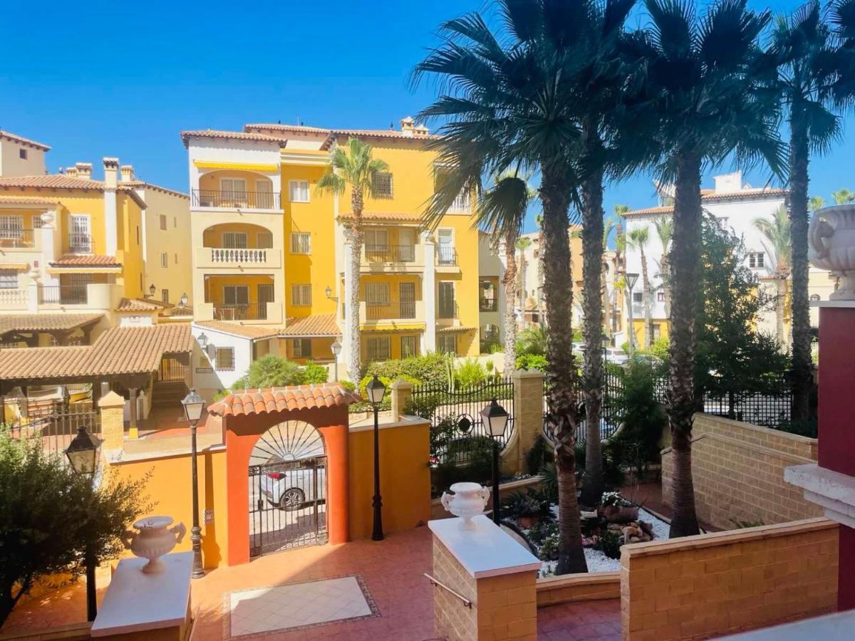 Beach Apartament In Torrevieja Bagian luar foto